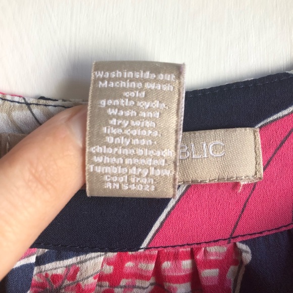 Banana Republic Sleeveless Blouse - Picture 7 of 7